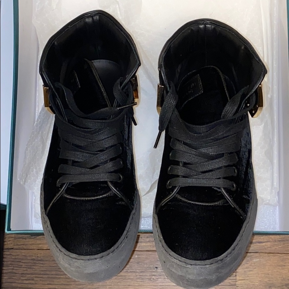 Buscemi like new navy velvet men’s sneakers. Sz 9